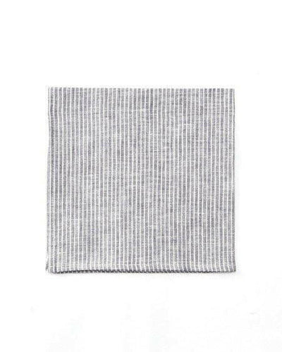 Serviette de table en lin gris clair et rayures fines blanches