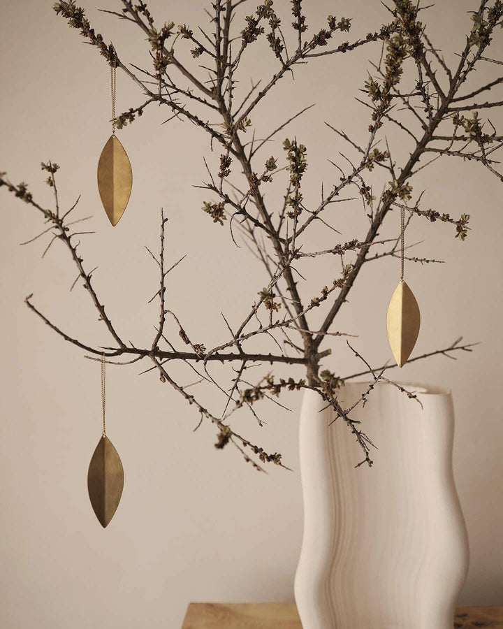 Détail des ornements feuilles dorées