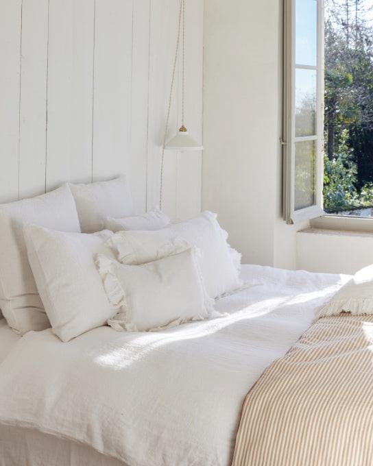 Détail taie oreiller Boho lin lavé blanc Maison Vacances