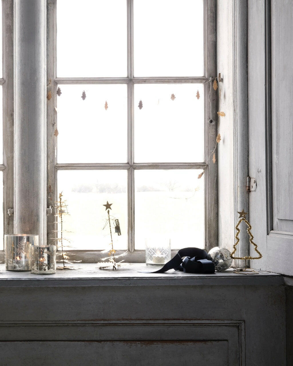 Décoration de Noël, Chaine en laiton avec des feuilles de chêne.
