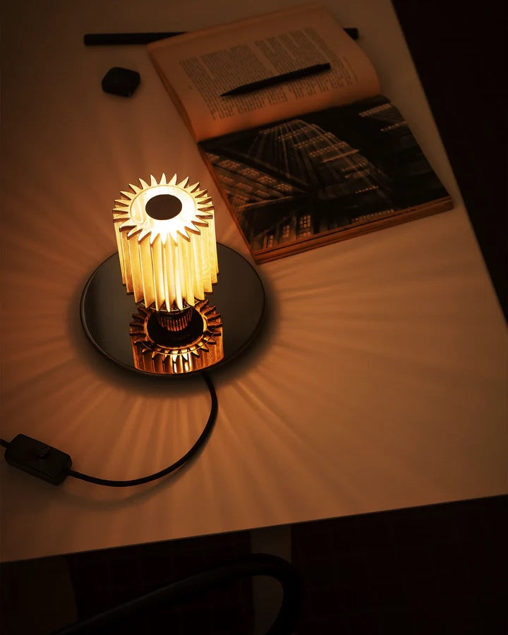 Lampe, In the Sun Table 220, Couleur Argent - Maille OR, DCW éditions