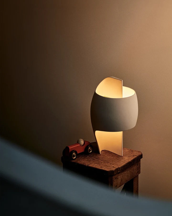 Lampe B, DCW éditions