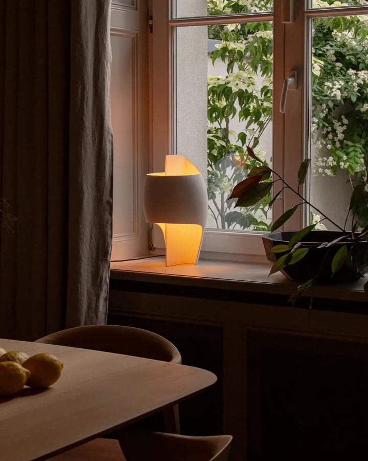 Lampe B, DCW éditions