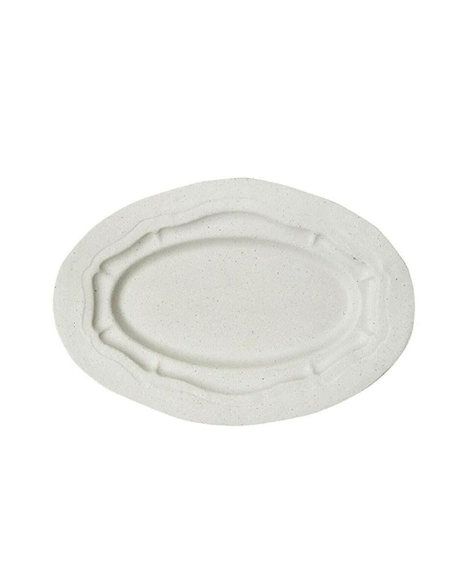 Détail surface sable mat du plat ovale Réfectoire Jars