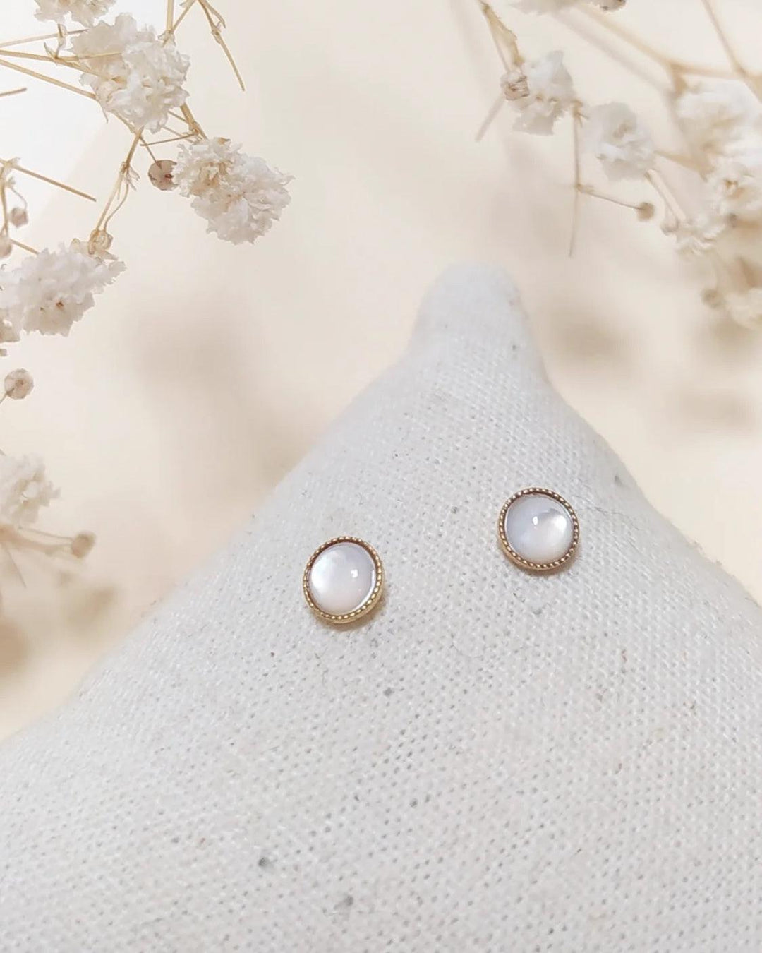 Boucles d'oreille en puce, Nacre Blanche, Fabien Ajzenberg