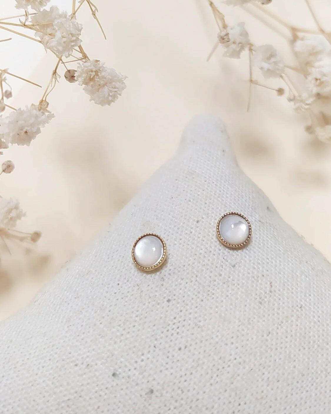 Boucles d'oreille en puce, Nacre Blanche, Fabien Ajzenberg