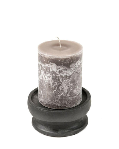 Candle Holder Benny, Gommaire