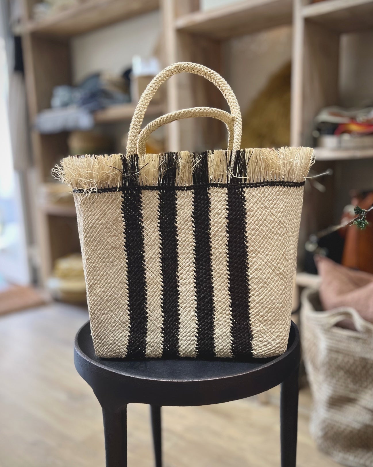 Sac en iraca fait main à rayures noires