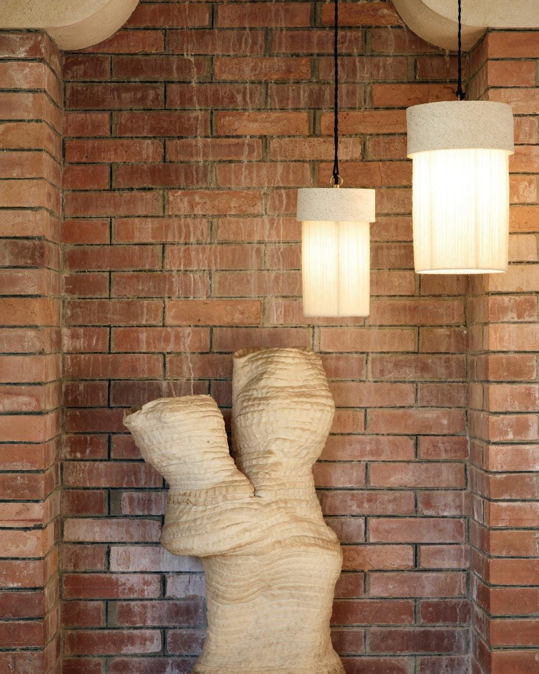 Suspension Kalé Fil de Laine Tendu à la Main Argile Blanche, Maison de Vacances