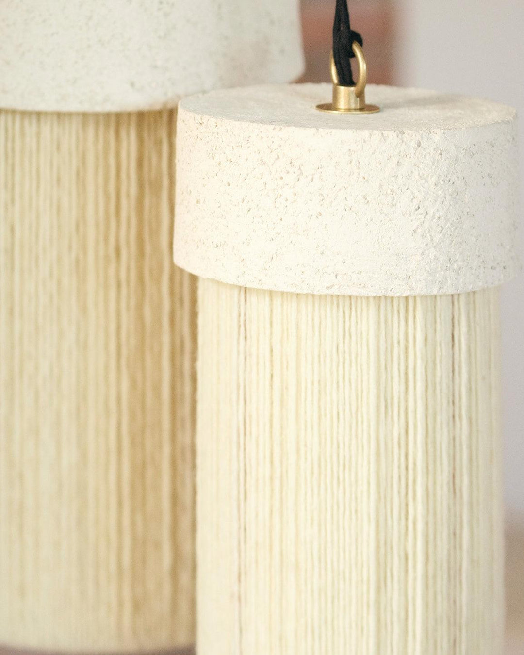 Suspension Kalé laine argile blanche Maison de Vacances