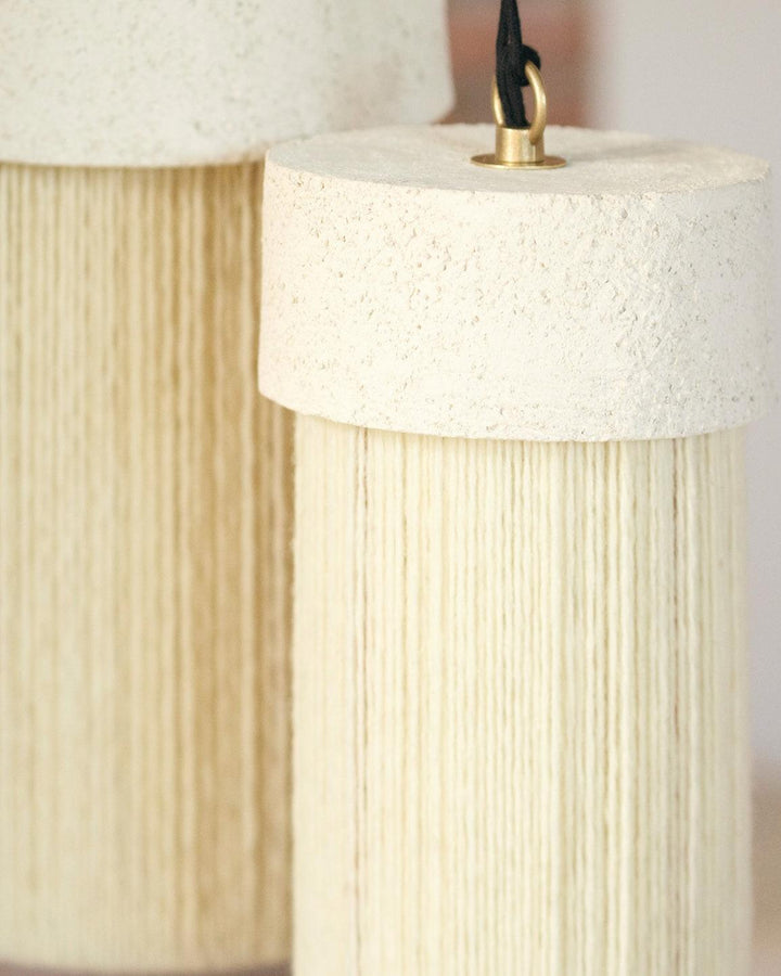 Suspension Kalé laine argile blanche Maison de Vacances