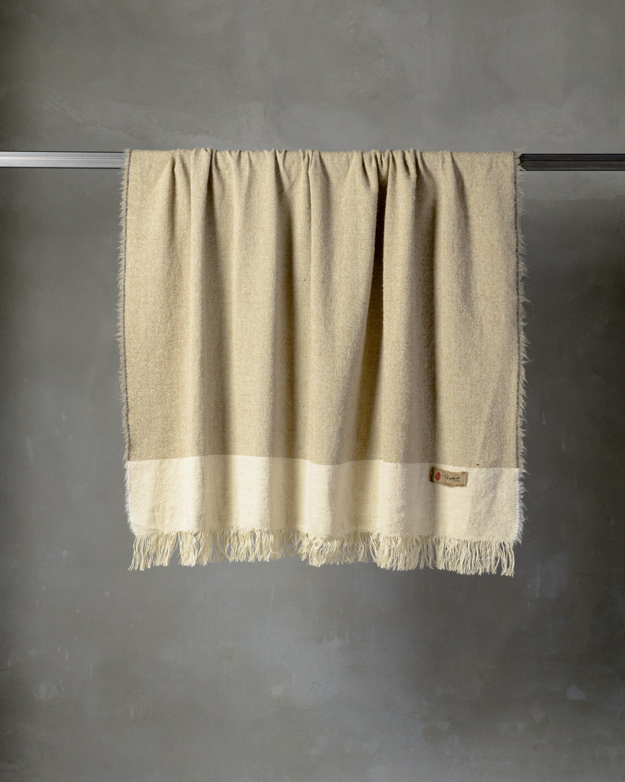 Plaid Hela, The House Of Lyria