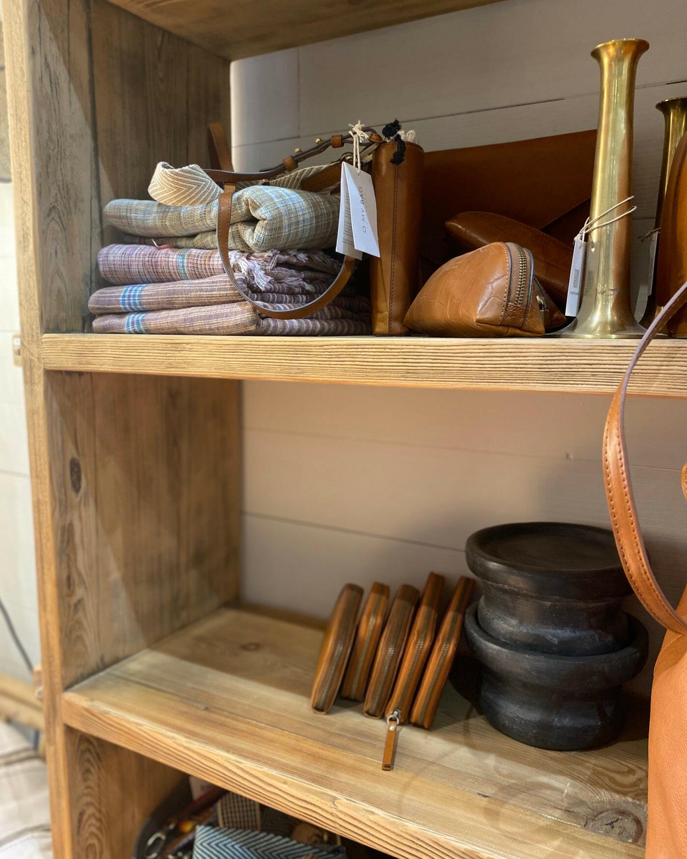 Bibliothéque/étagère, No. 4, Snowdrops