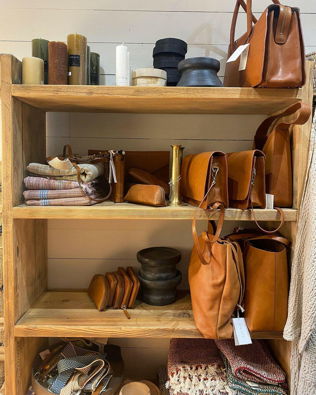 Bibliothéque/étagère, No. 4, Snowdrops