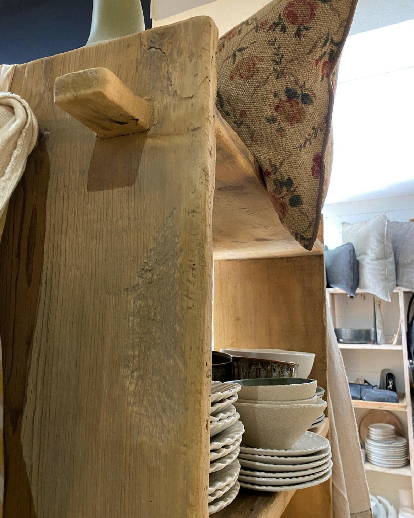 Bibliothéque/étagère, No. 2, Snowdrops