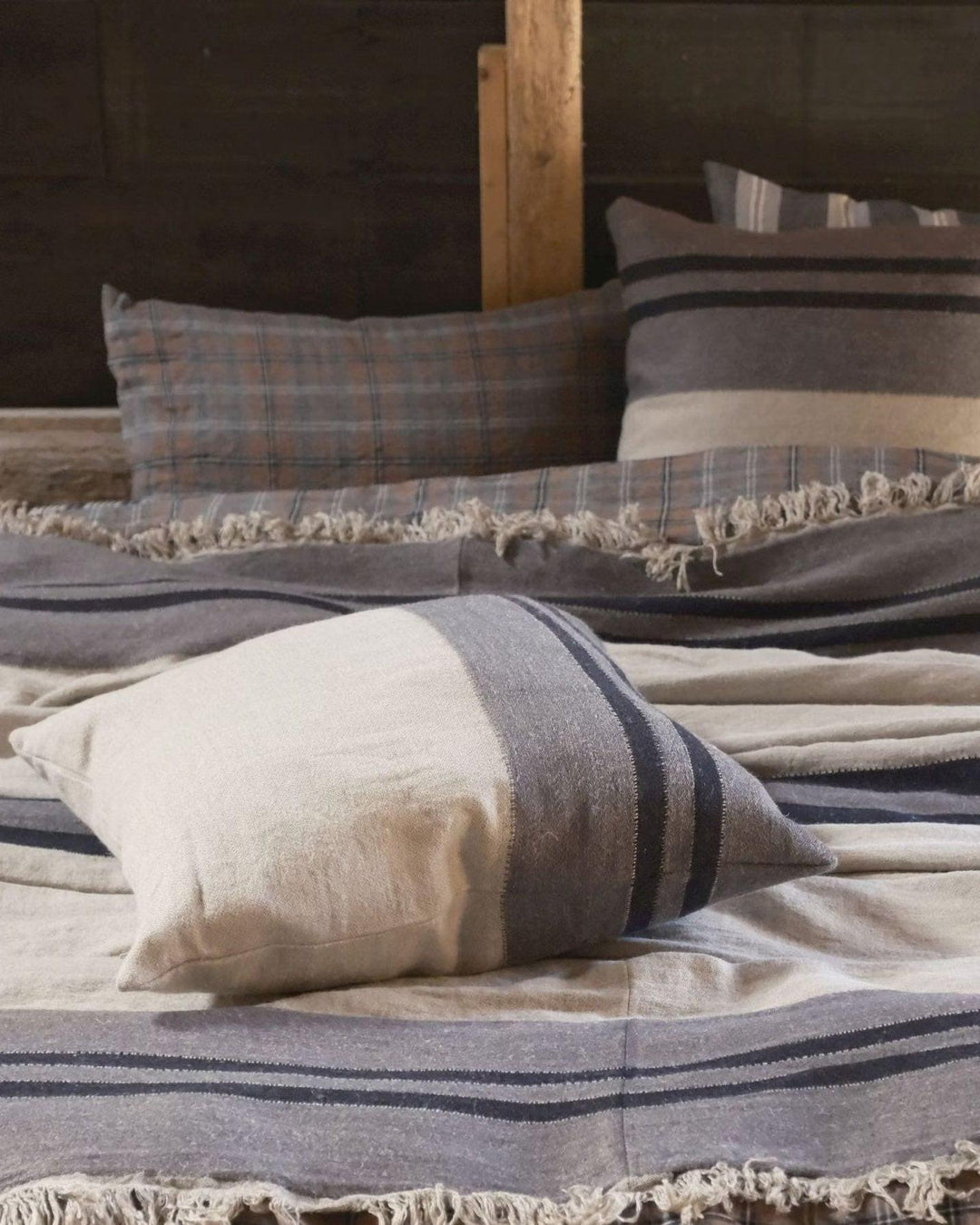 Housse de Coussin Black House Stripe Charcoal, Libeco