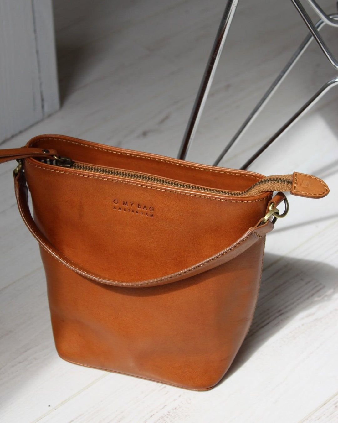 Sac Bobbi Bucket Midi, Cognac.