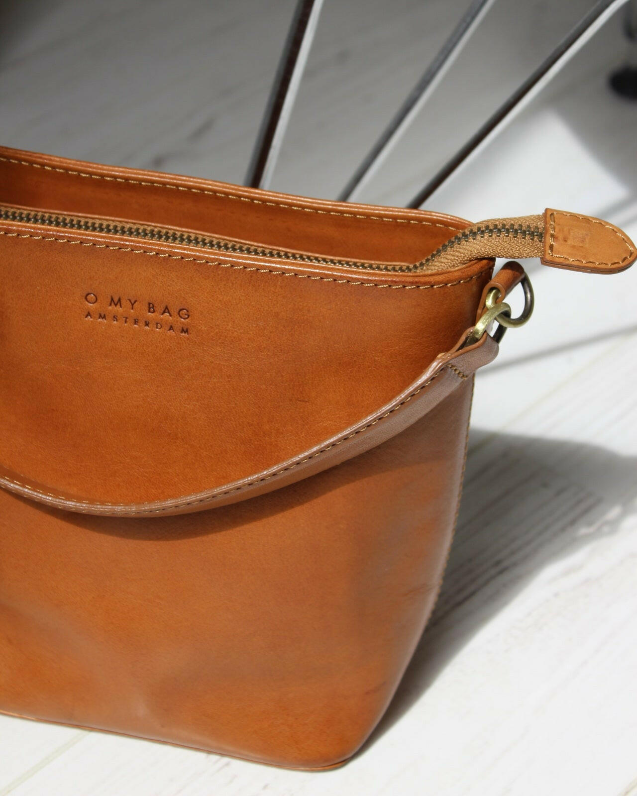 Sac Bobbi Bucket Midi, Cognac.