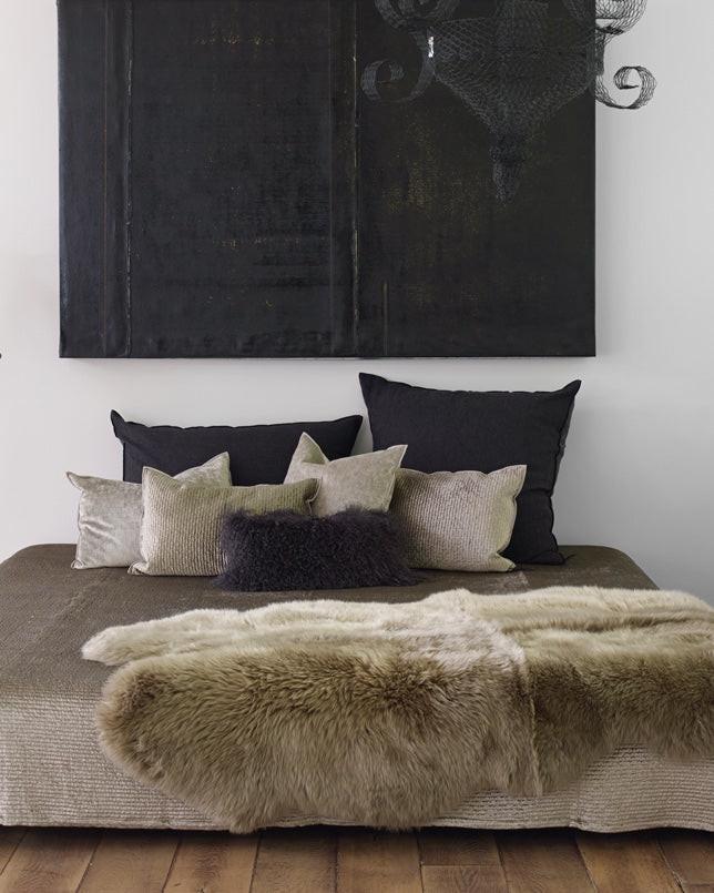 Coussin basic en peau de chèvre du Tibet, Charbon.