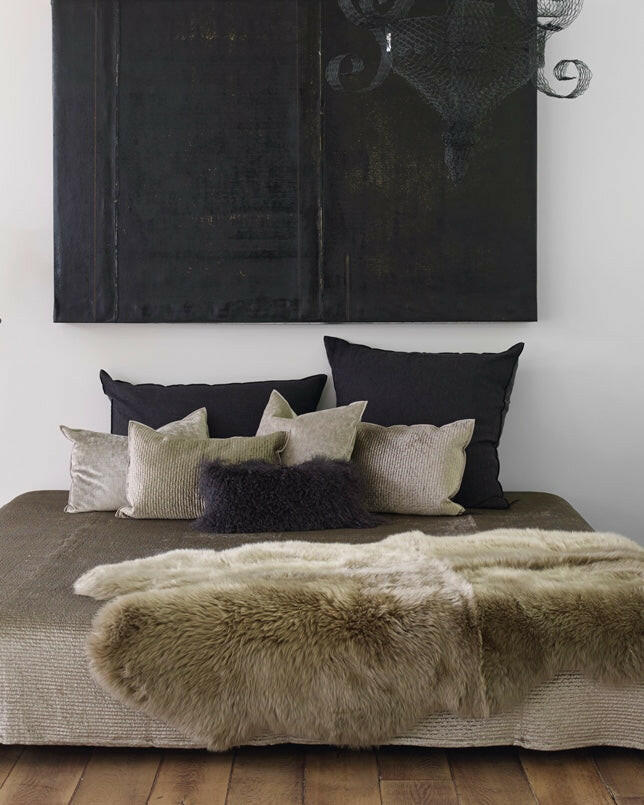 Coussin basic en peau de chèvre du Tibet, Charbon.