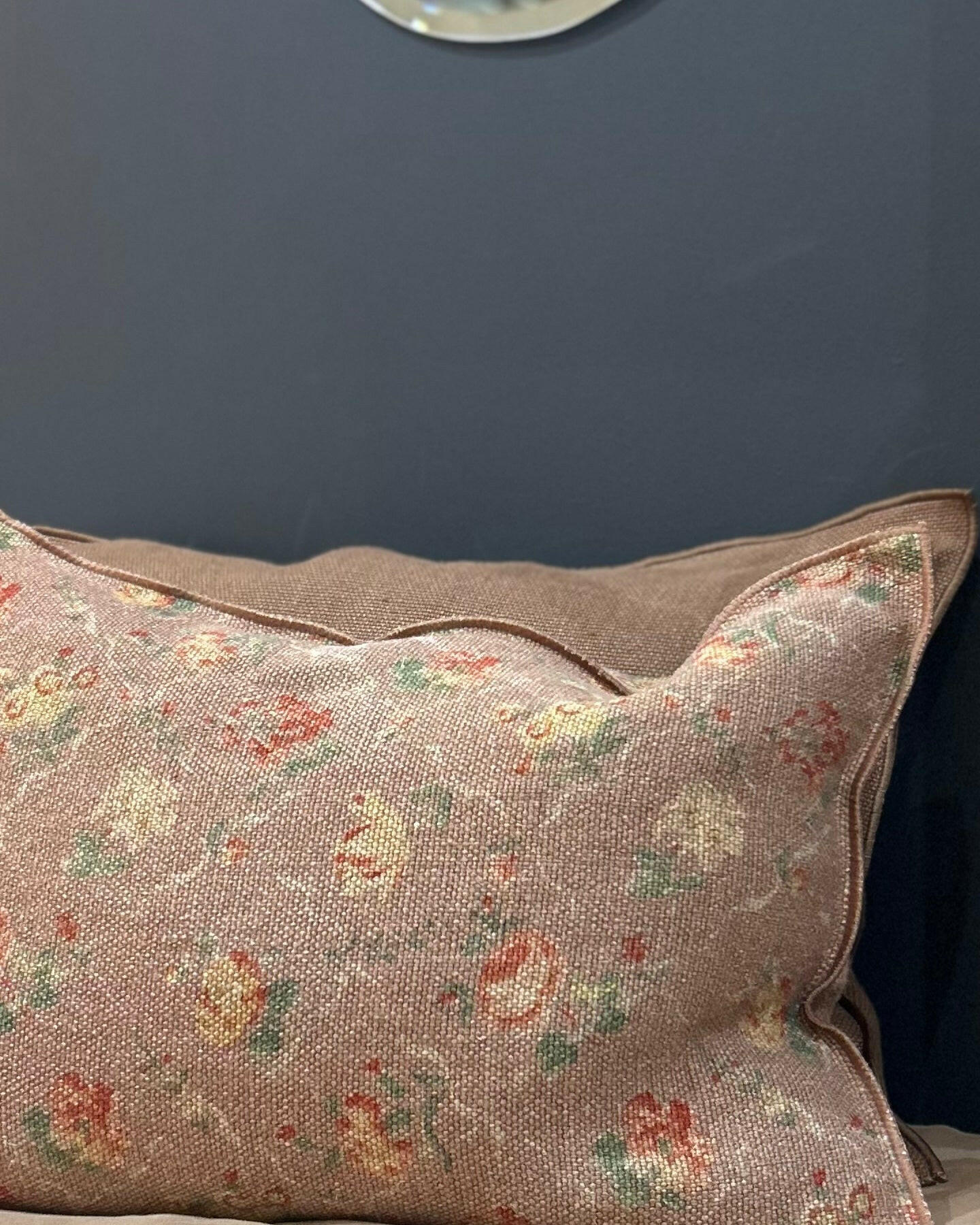 Coussin Vice Versa Lin Wabi-Sabi Jardin Secret, Bois de Rose.