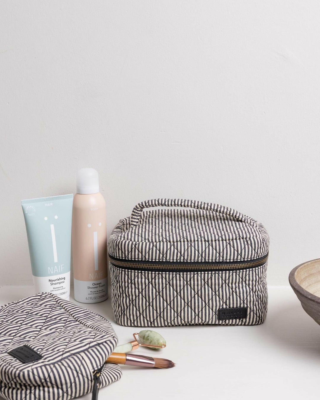 Fermeture et finitions trousse Elise maquillage