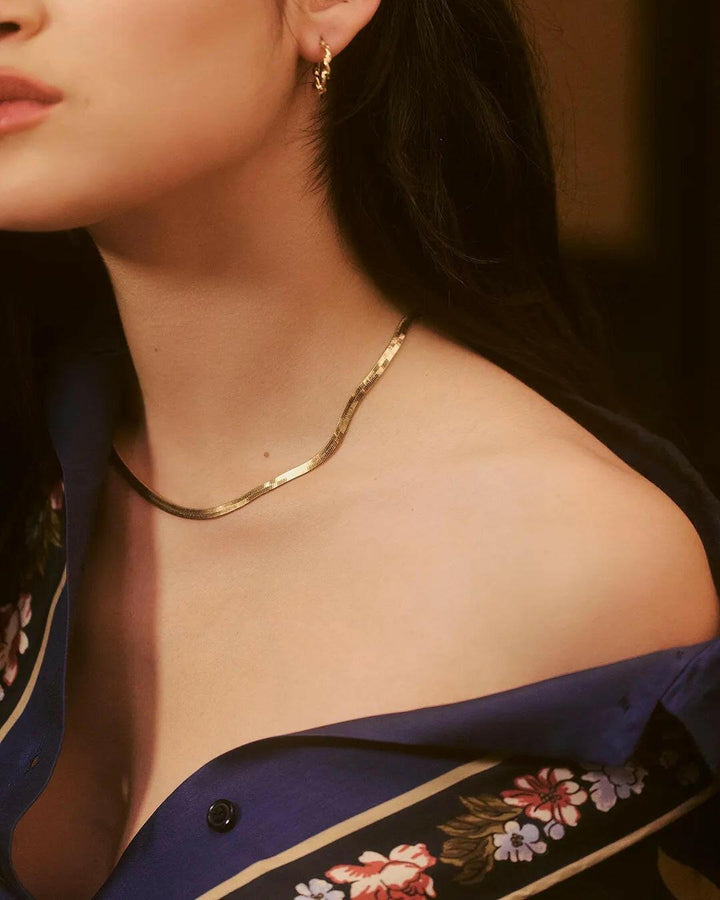 Collier Nami, Louise Damas