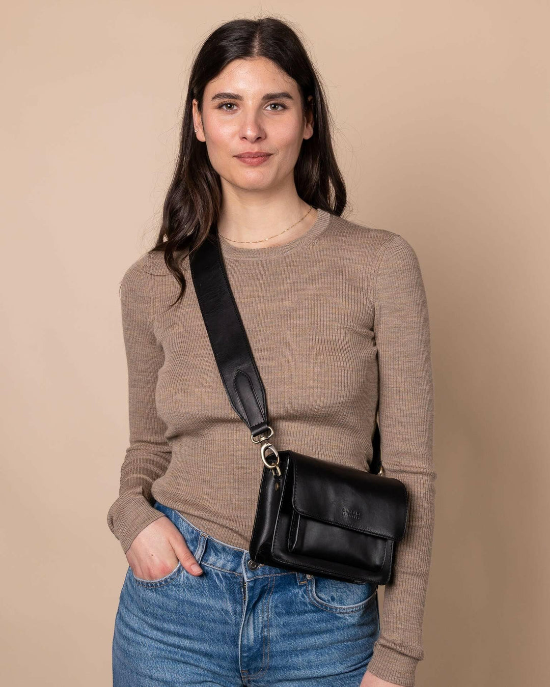 Texture cuir du petit sac Harper noir O My Bag