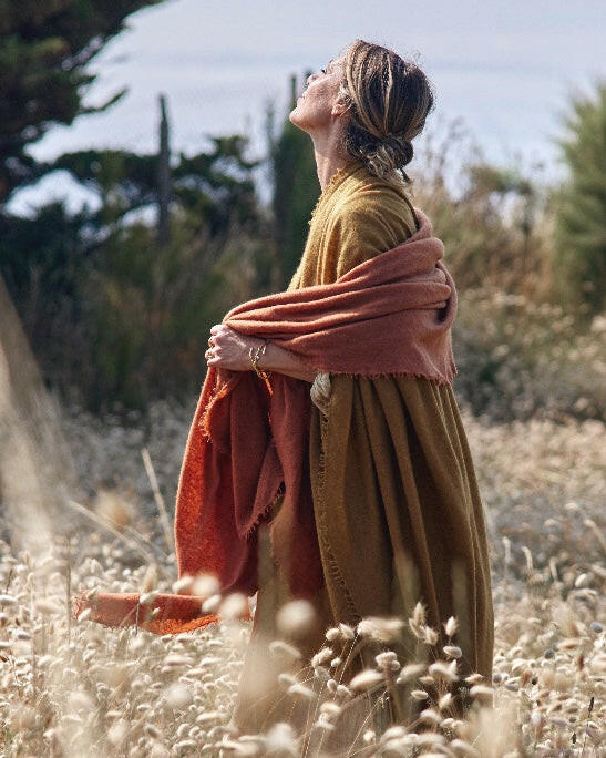 Plaid / Châle Vice Versa Frangé Cachemire Tricoté Main, Curry.