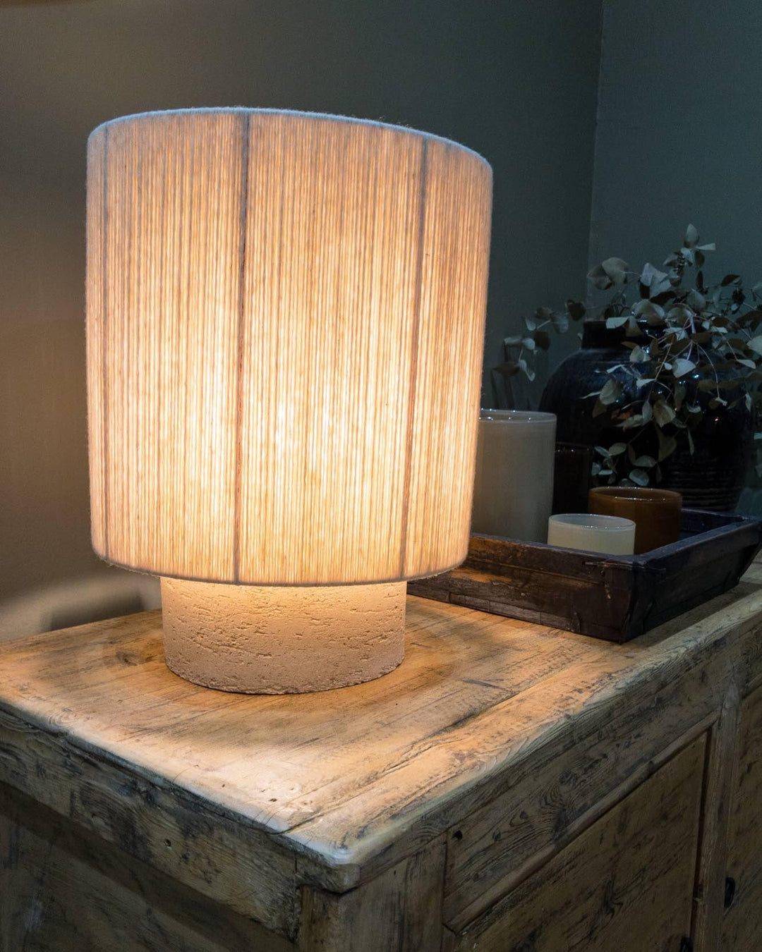 Lampe Kalé Grès Blanche & Fil de Laine Vierge Tendue à la main Ecru.