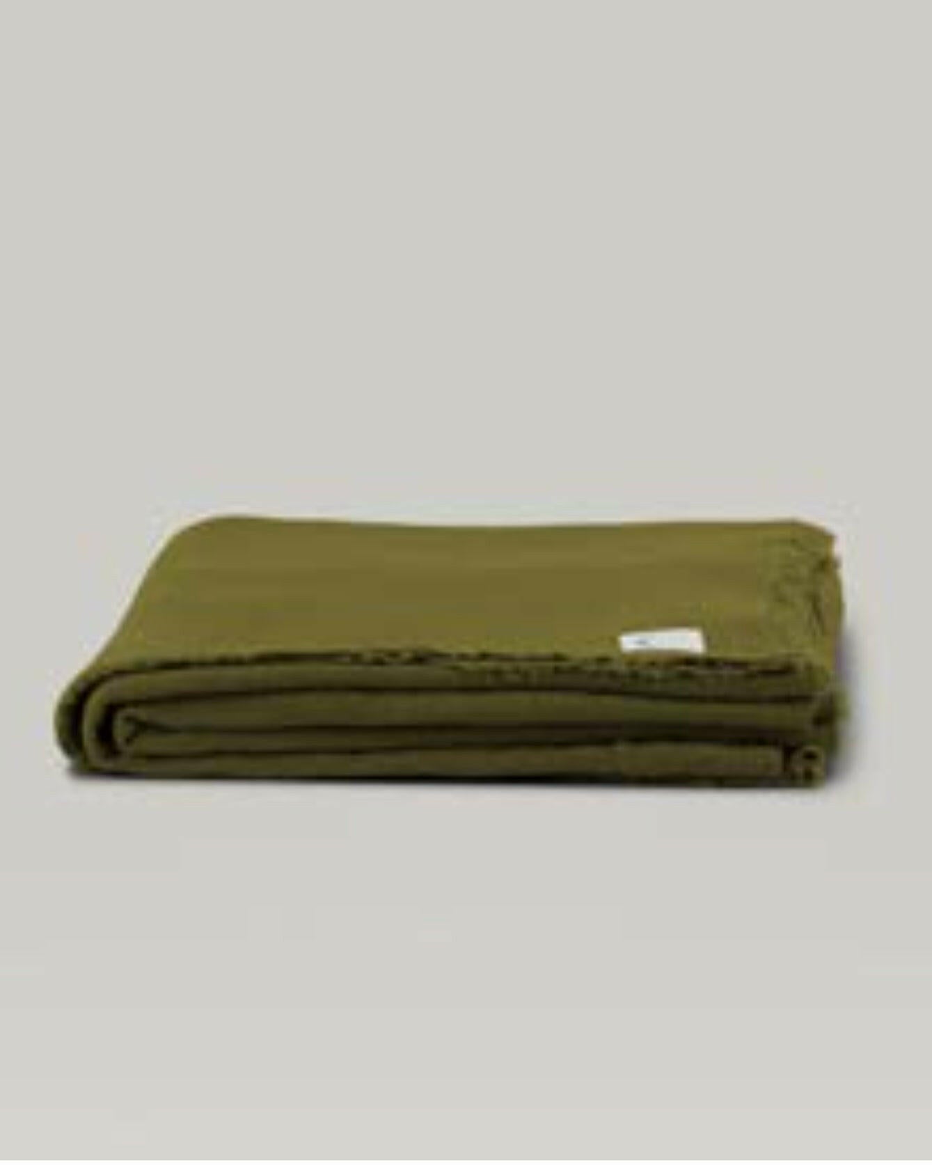 Nappe / Plaid / Dessus de lit en lin brut, Chartreuse.
