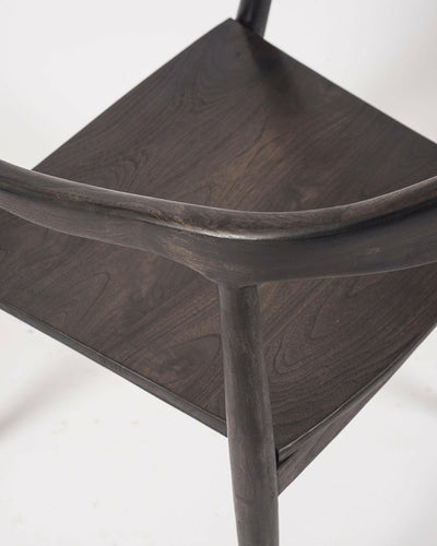 Chaise Tokyo Carbone en teck recyclé.