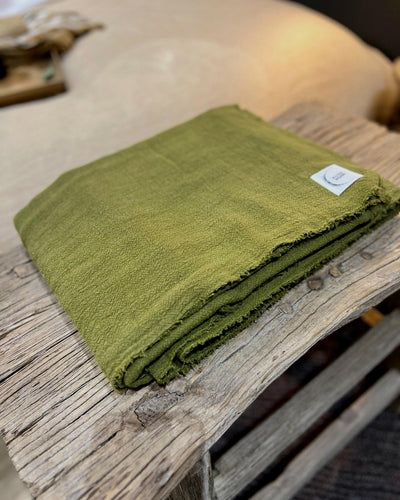 Nappe / Plaid / Dessus de lit en lin brut, Chartreuse.