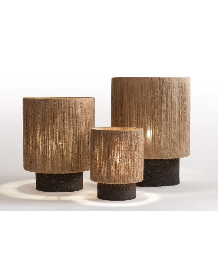Lampe Maison de Vacances Kalé Grès Argile Noir &amp; Fil de Jute Tendu à la main