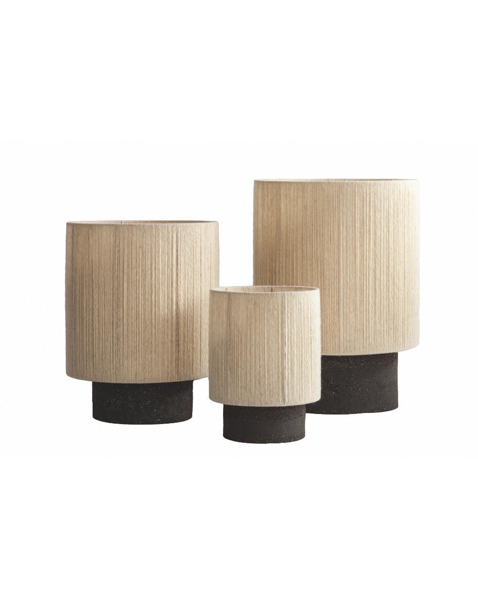 Lampe Kalé Grès Argile Noir & Fil de Laine Vierge Tendue à la main Ecru Maison de Vacances