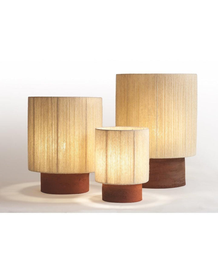 Lampe Maison de Vacances Kalé Grès Argile Rouge &amp; Fil de Laine Vierge Tendue à la main Ecru