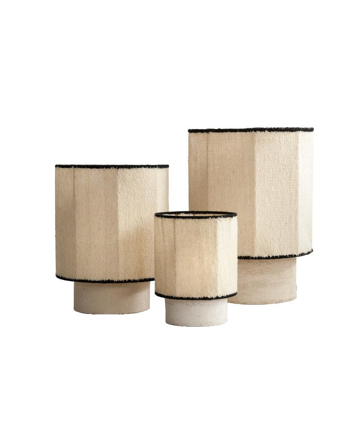 Lampe Kalé Grès Argile Blanche &amp; Laine Vierge Tissée à la main Ecru / Noir Maison de Vacances
