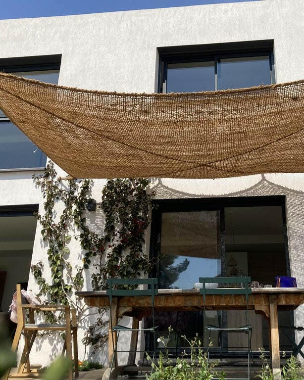 Ombrière en fibre de noix de coco Scourtinerie Halo Concept