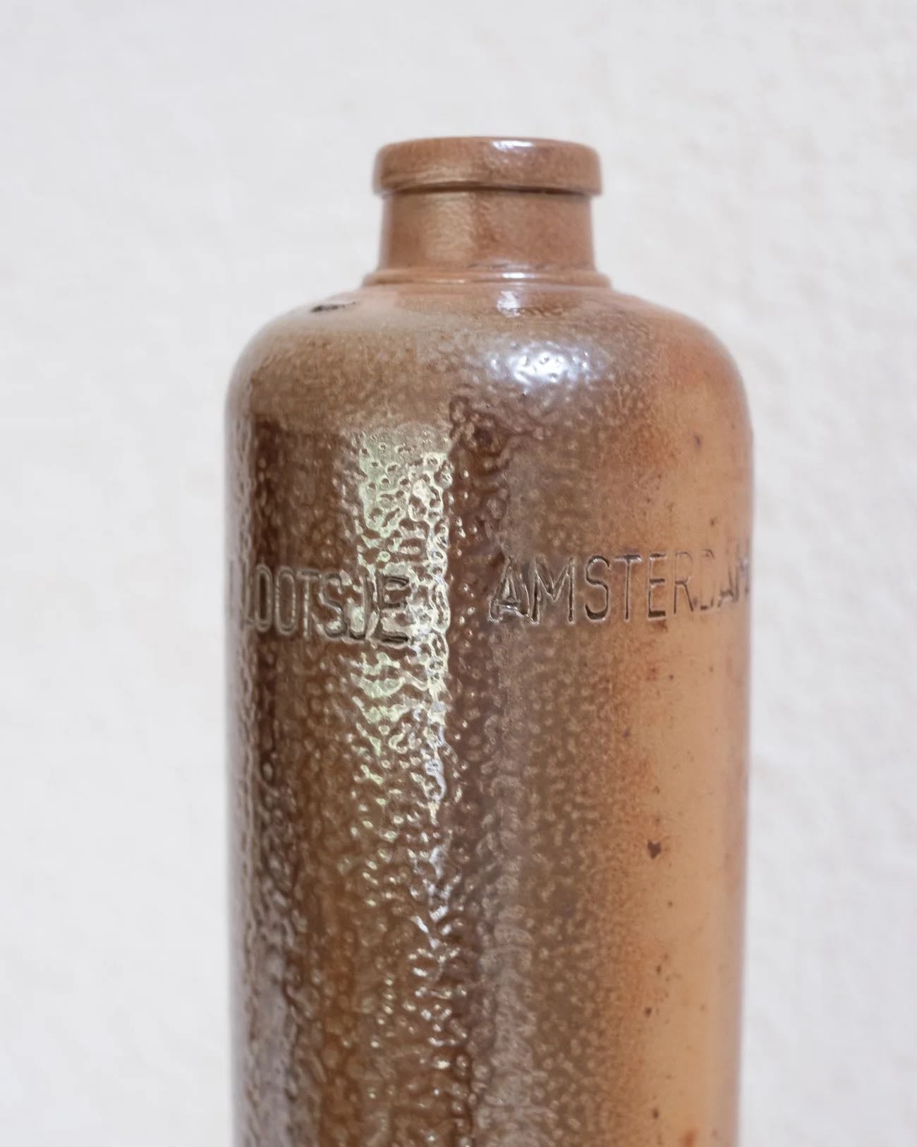Vase bouteille vintage en terre cuite