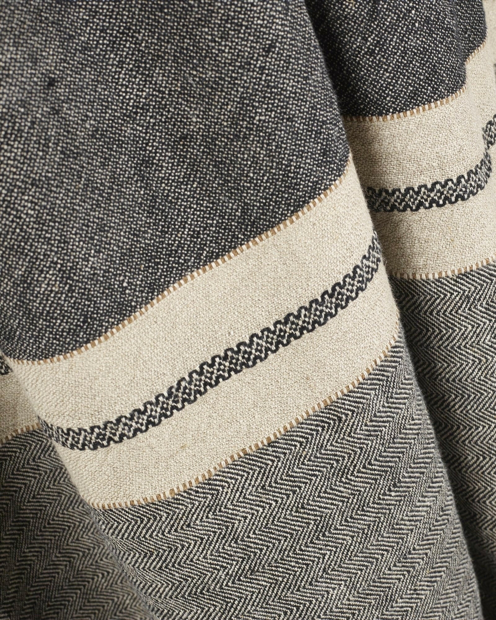 the_belgian_towel_fouta_libeco_tack_stripe_halo concept