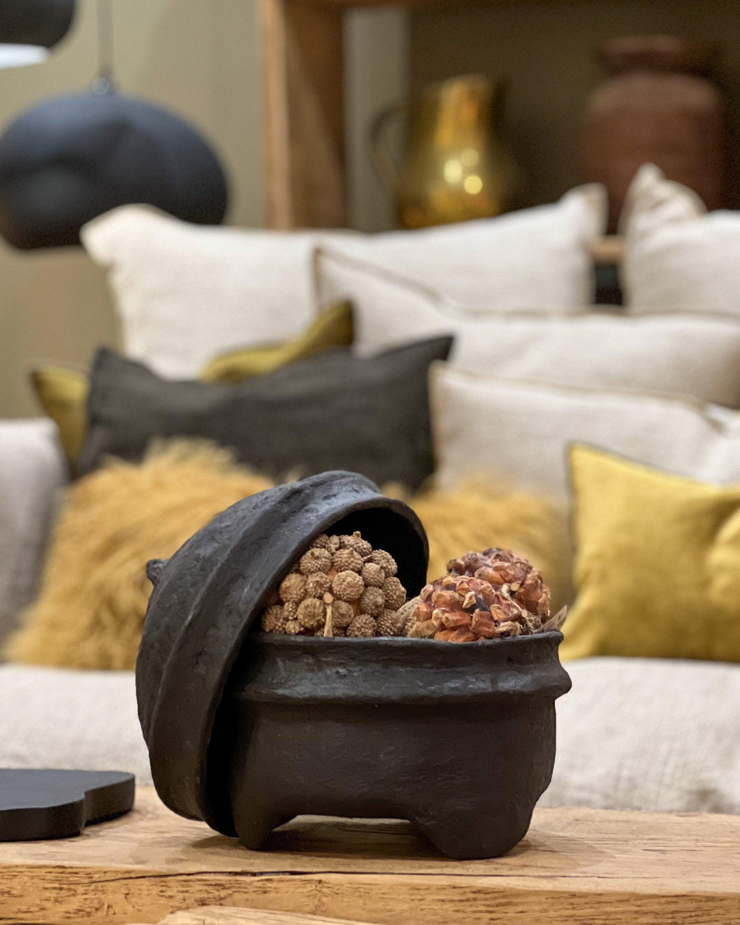 Bonbonnière en papier mâché.