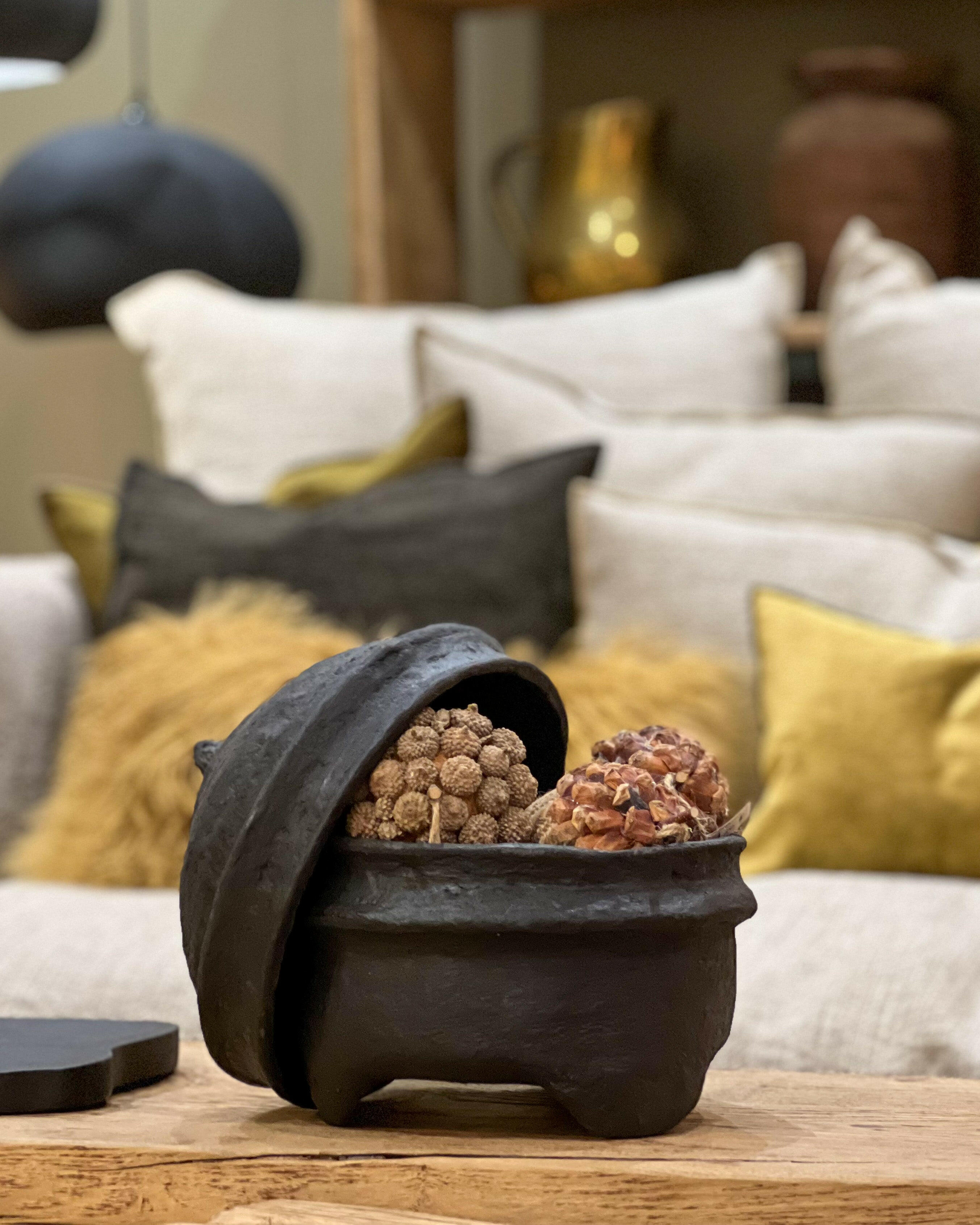 Bonbonnière en papier mâché.