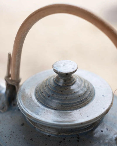 Théière vintage en grès bleue.