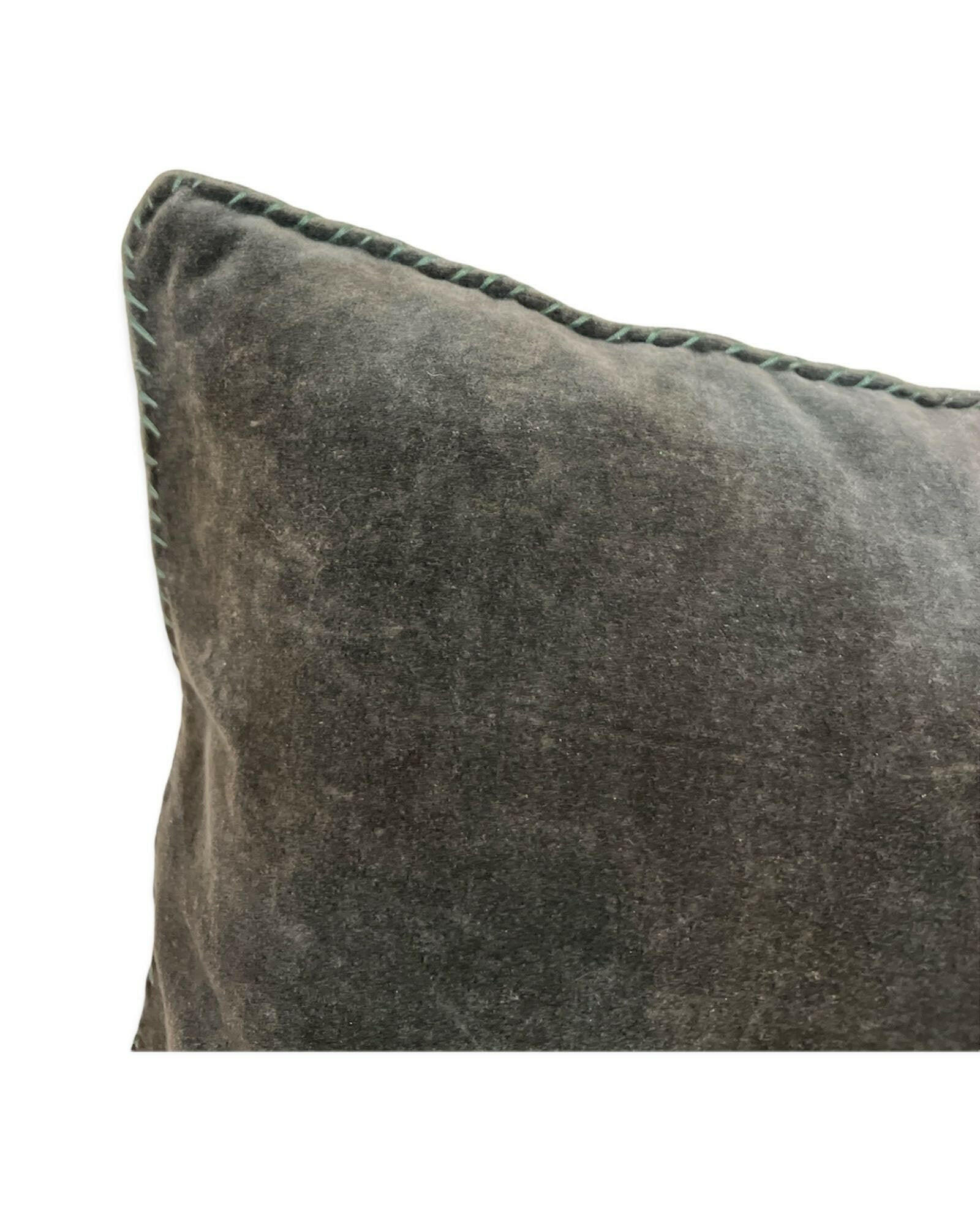 Coussin velours Kaki Claire Gasparini
